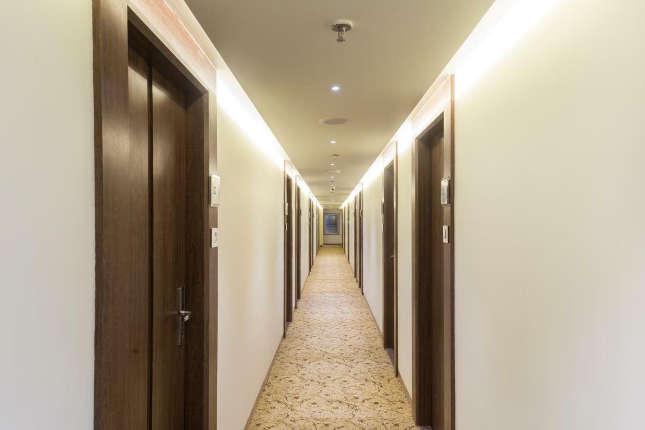 Krishna Palace Hotel Bhayandar Exterior photo
